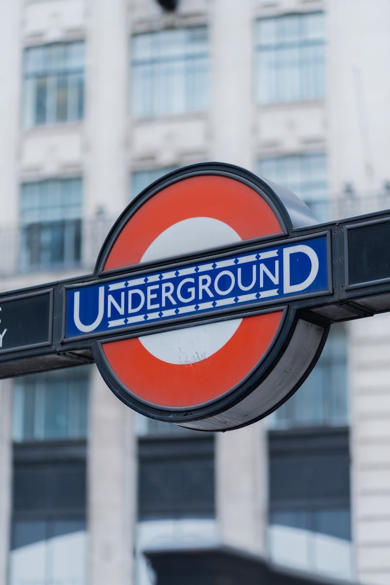 métro Londres – Panneau emblématique du métro de Londres Underground