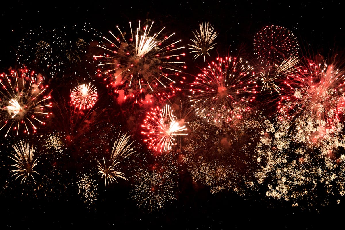 Feux d artifice du Nouvel An sur la Tamise à Londres