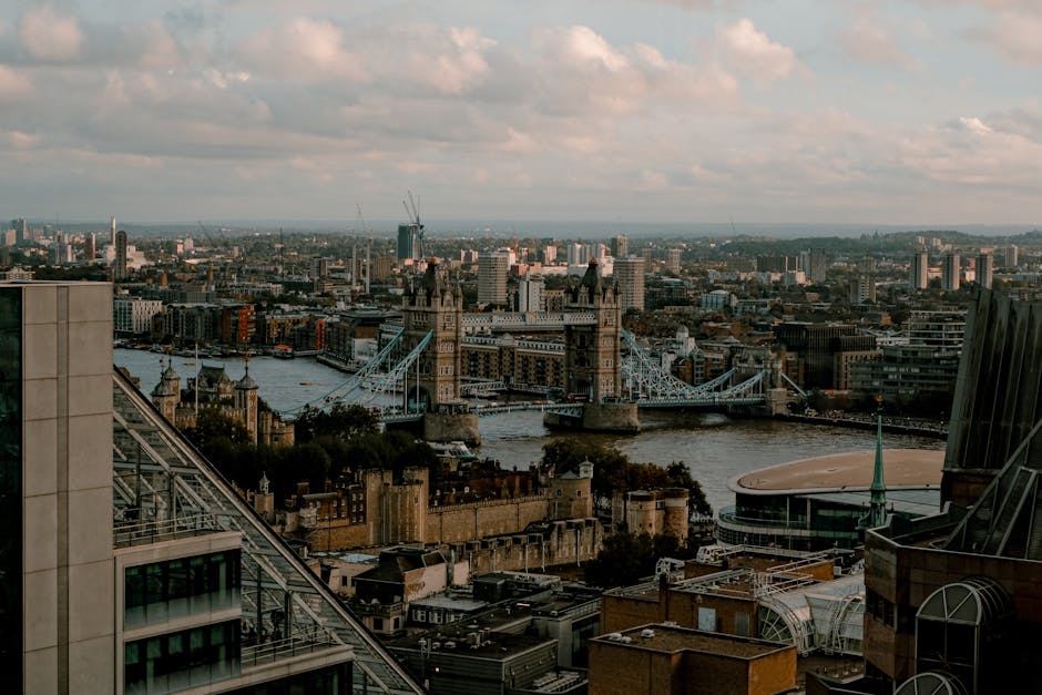 Westminster Abbey et Big Ben vus depuis le pont de la Tamise pour un weekend de 2 jours à Londres