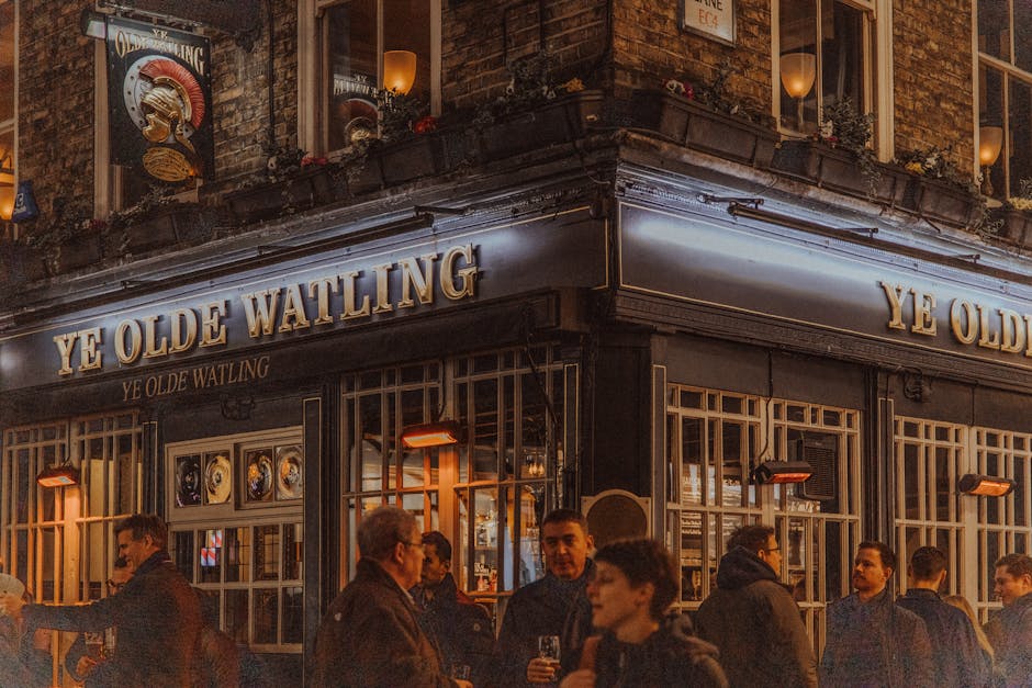 Pub londonien Ye Olde Watling intérieur soir