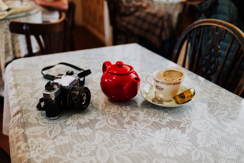 Théière rouge tasse thé style anglais vintage