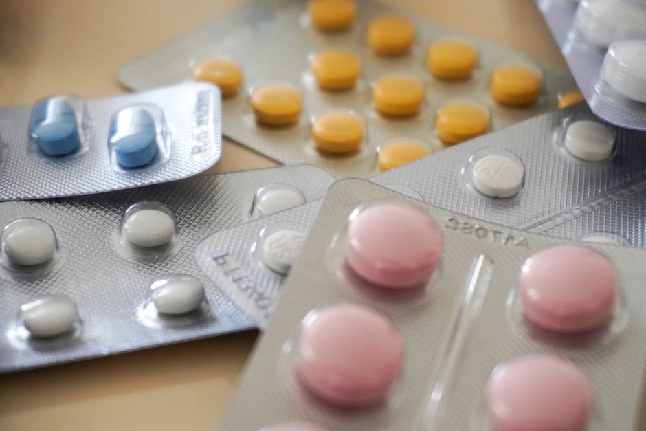 Boîtes de médicaments et ordonnance prêtes à apporter au Royaume-Uni
