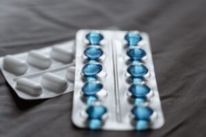 Apporter ses médicaments au Royaume-Uni : guide 2026