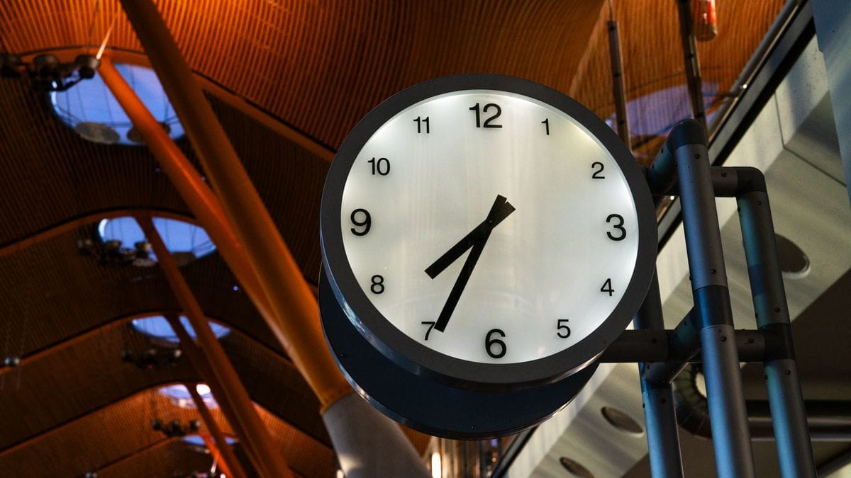 Horloge de terminal symbolisant l attente de la décision ETA