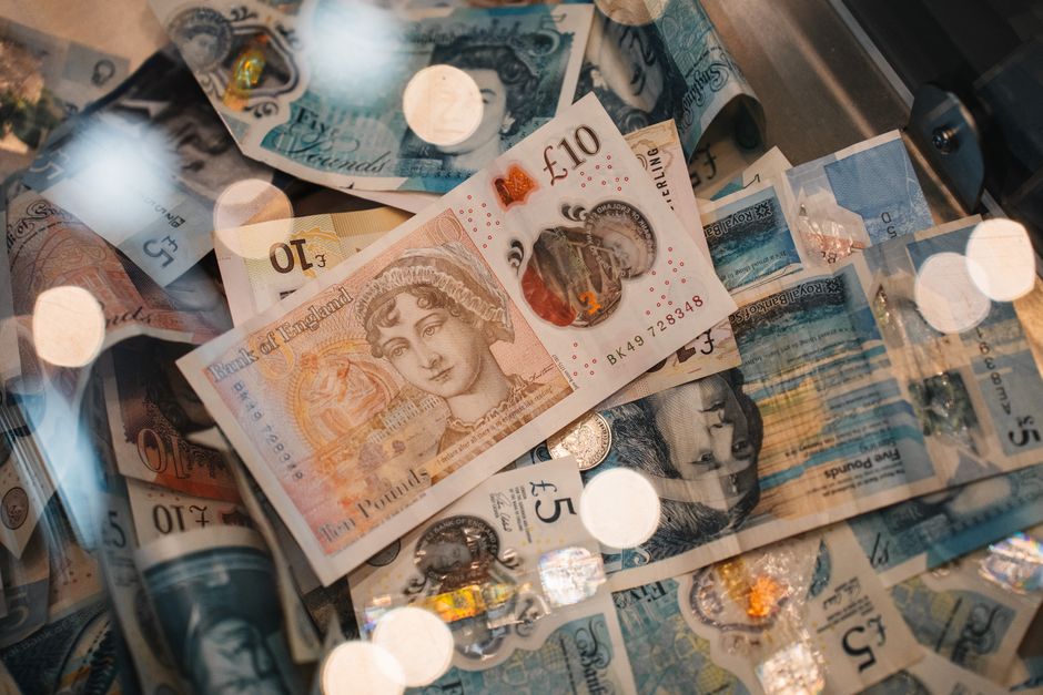 Terminal de paiement sans contact dans un commerce londonien