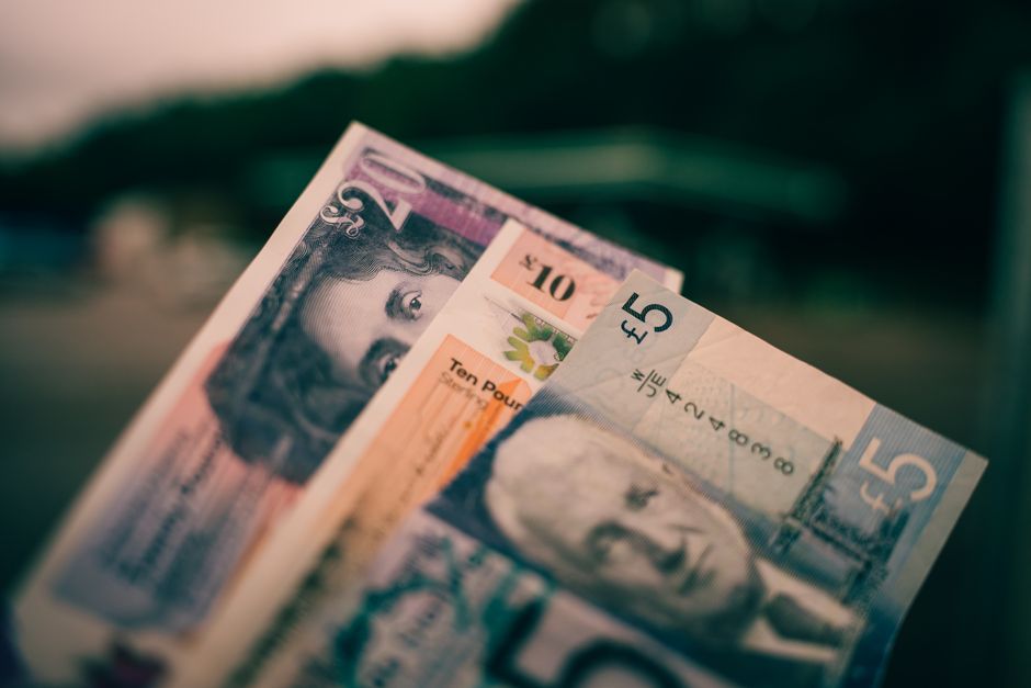 Bureau de change affichant le taux livre-euro à Londres