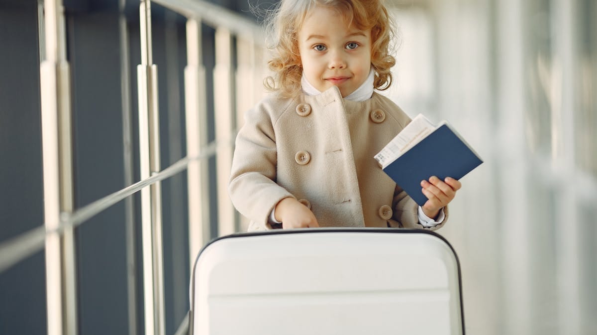 ETA Royaume-Uni prix enfants : famille à l’aéroport