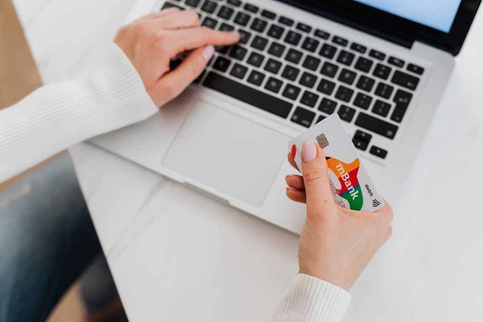 Application bancaire mobile et carte pour ouvrir un compte au Royaume-Uni
