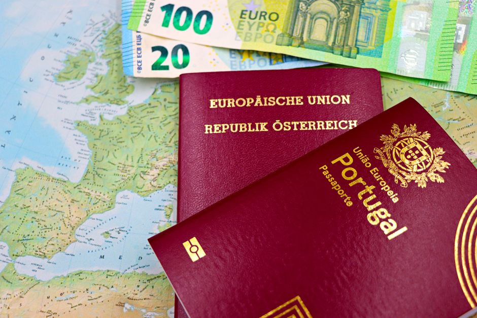 Étapes d'une demande de visa Royaume-Uni affichées sur un écran
