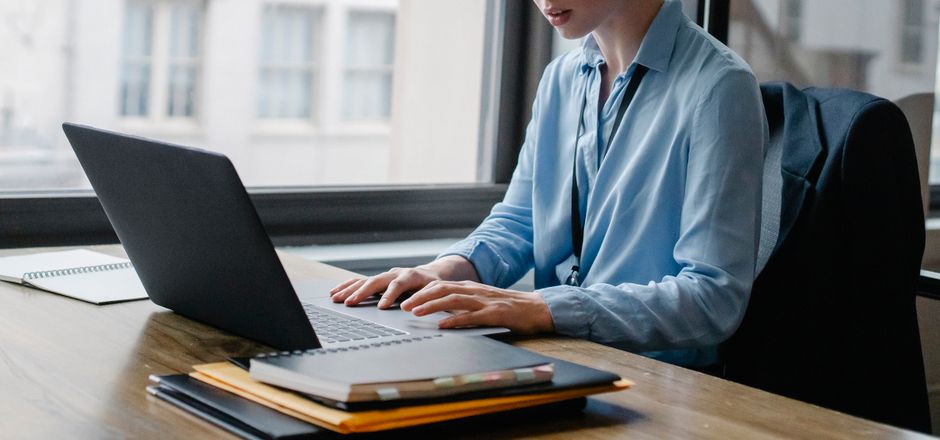 Bureau moderne à Londres avec des salariés internationaux