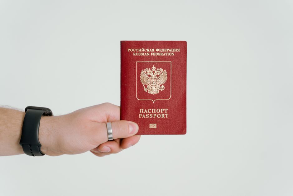 Carte bancaire et passeport pour payer une demande de visa Royaume-Uni