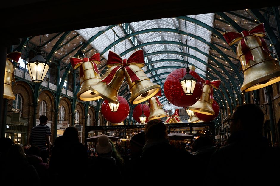 Illuminations de Noël au-dessus d'Oxford Street à Londres à Noël