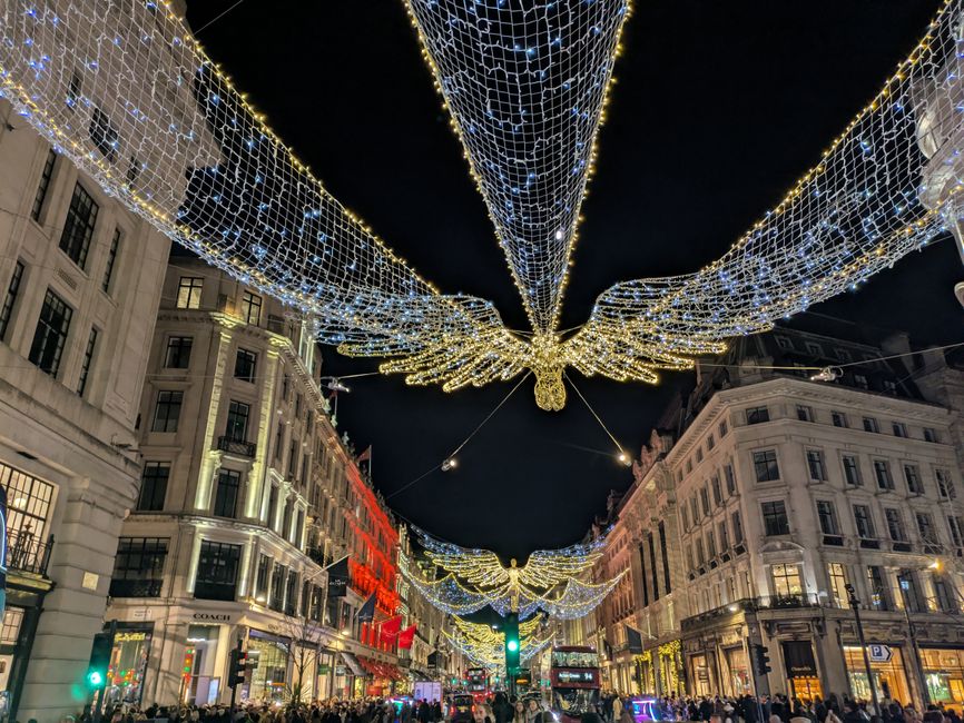 Grand sapin et décorations de Noël à Covent Garden