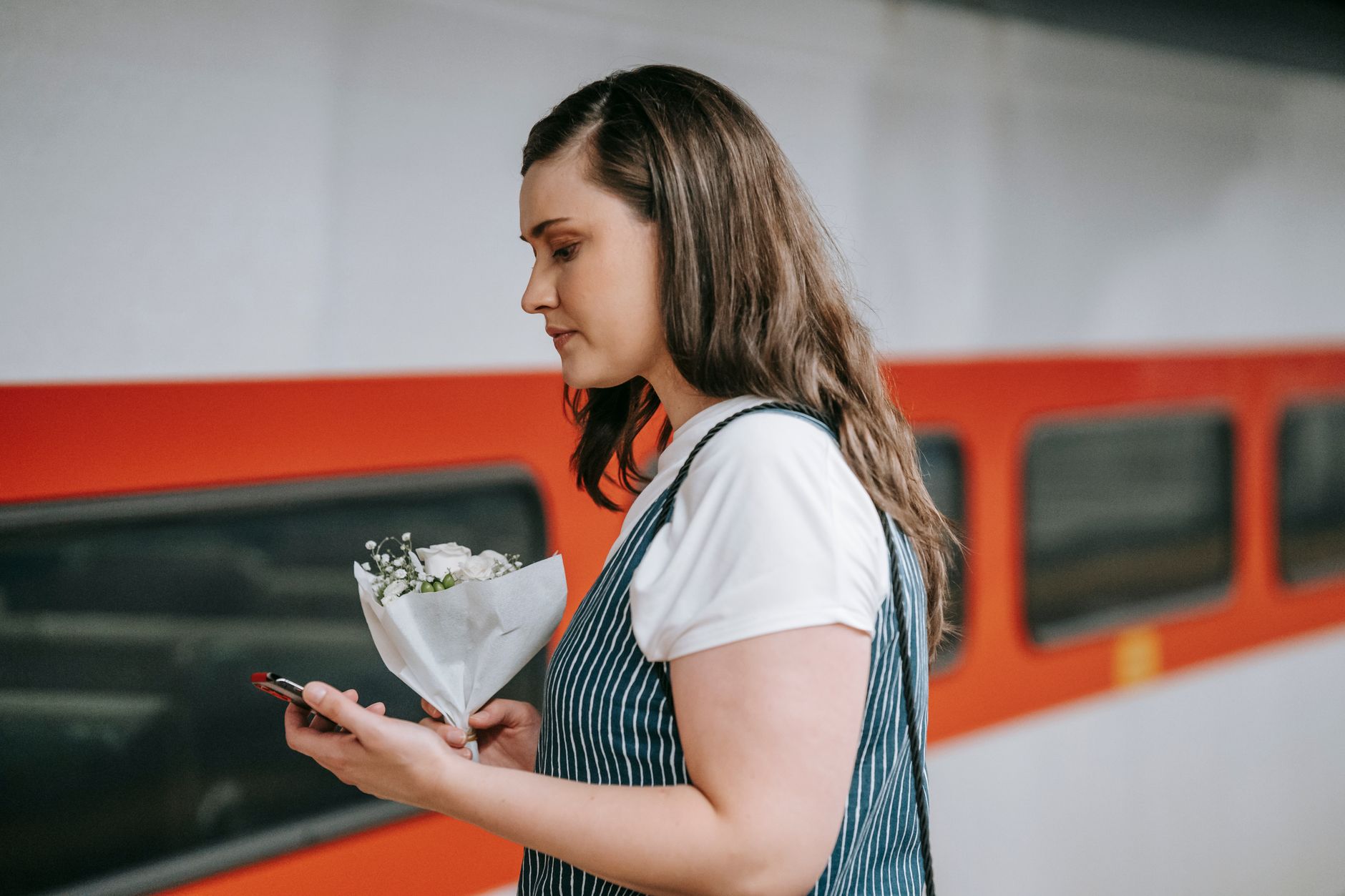 Réservation d'un billet de train Bordeaux-Londres sur smartphone