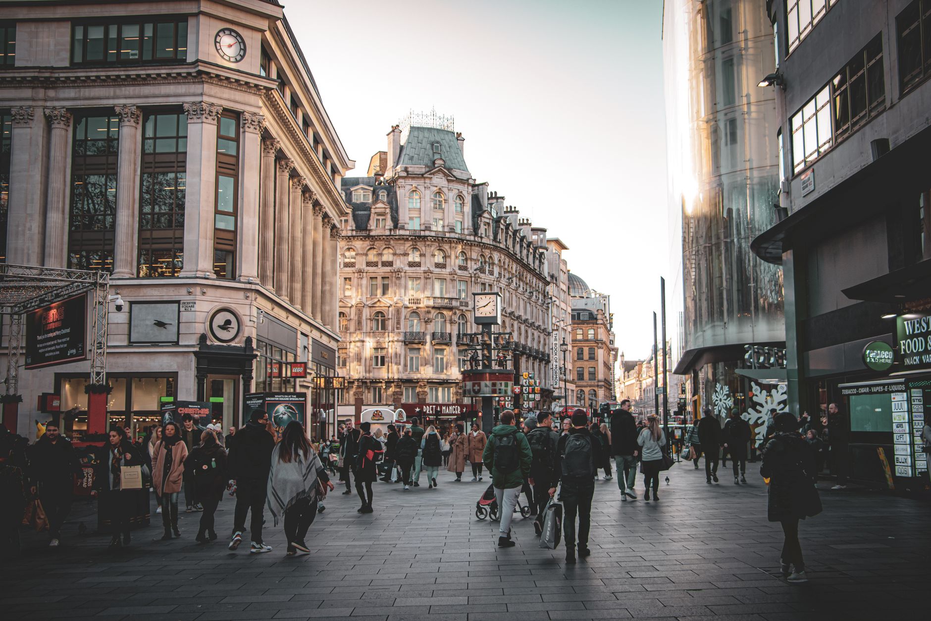 Voyageurs à Londres après un trajet en train depuis Lyon