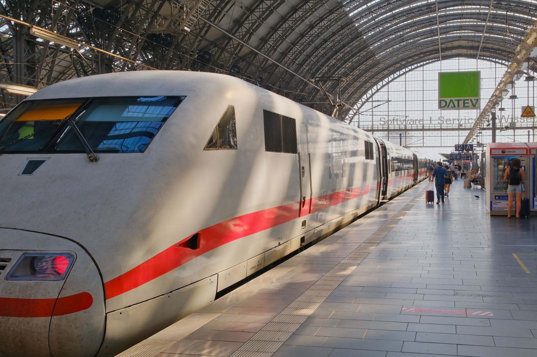 Train à grande vitesse reliant Lyon à Londres via une correspondance