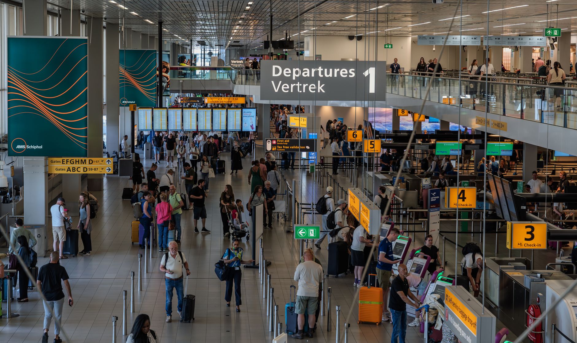 Porte d'embarquement d'un aéroport avant un vol direct vers l'Écosse