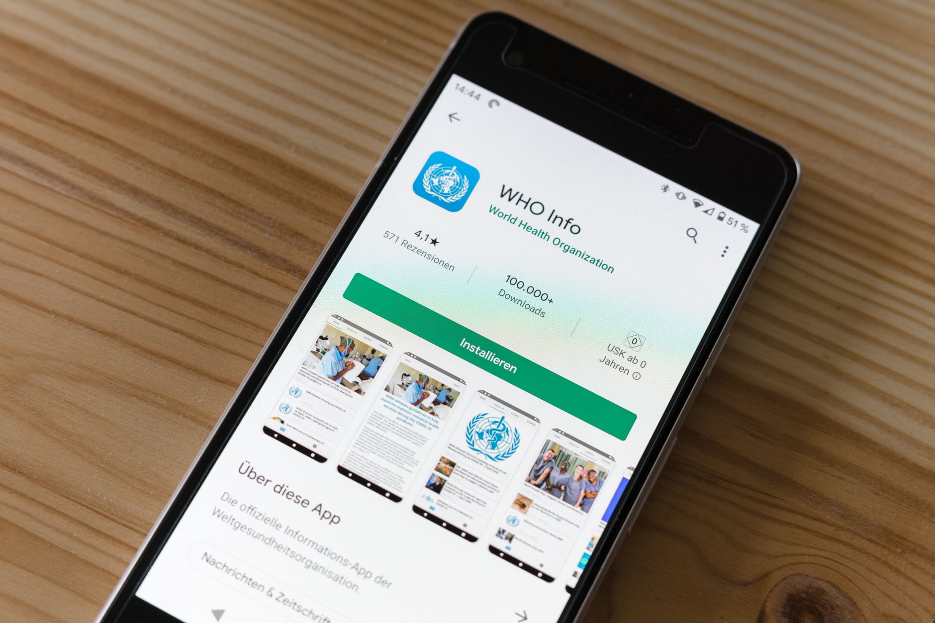 Demande d'ETA en ligne remplie sur smartphone par un voyageur du Grand-Duché